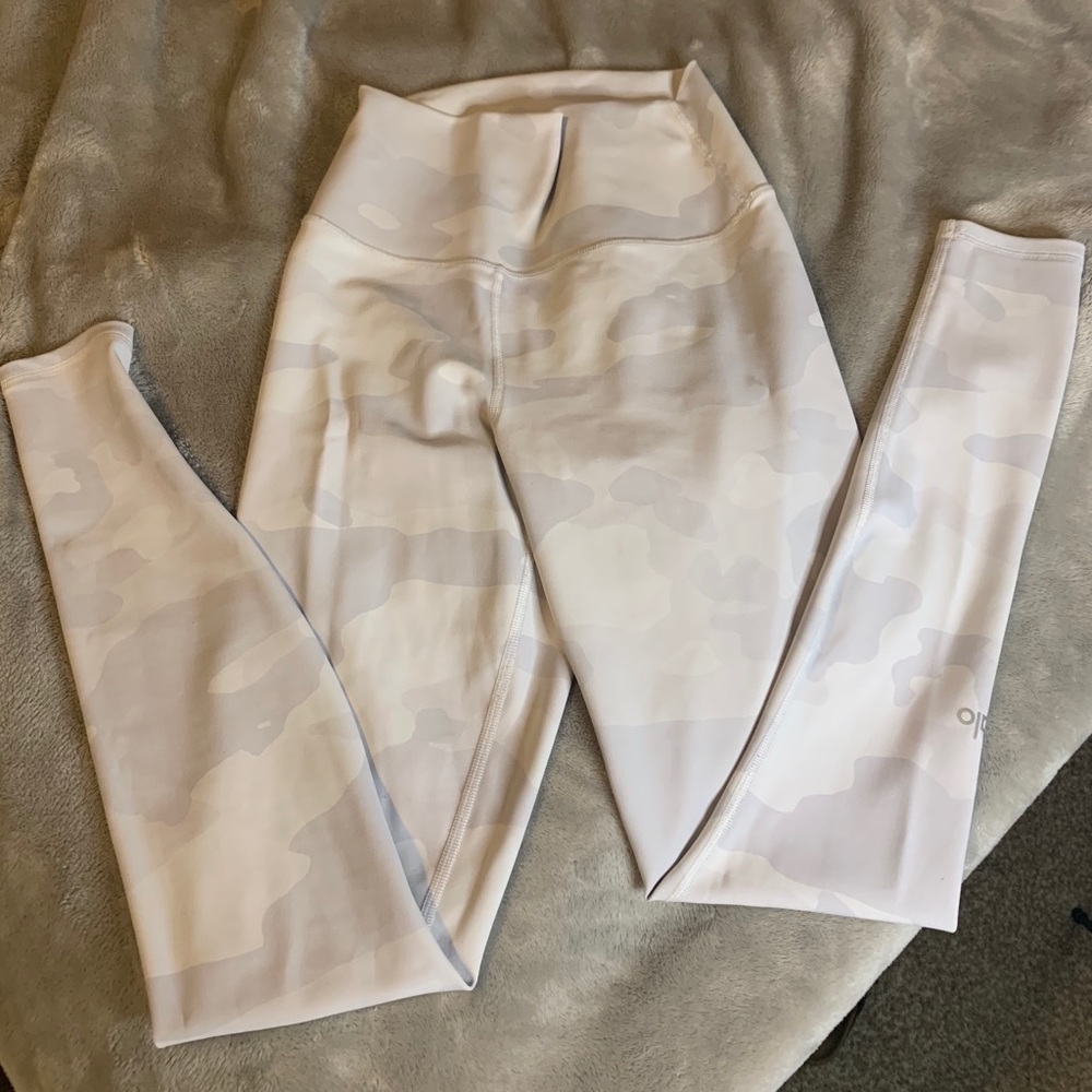 Camo Alo leggings